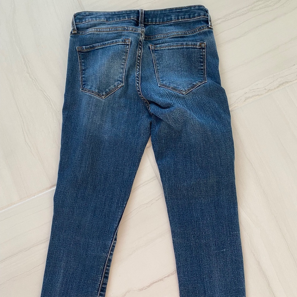 Old Navy Rock Star Mid rise jeans 9 inches.  Size 6 Short . - Picture 2 of 7